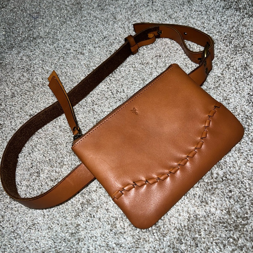 🛑 Frye Tan BELT BAG / WALLET